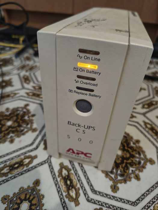 Пристрій безперебійного APC