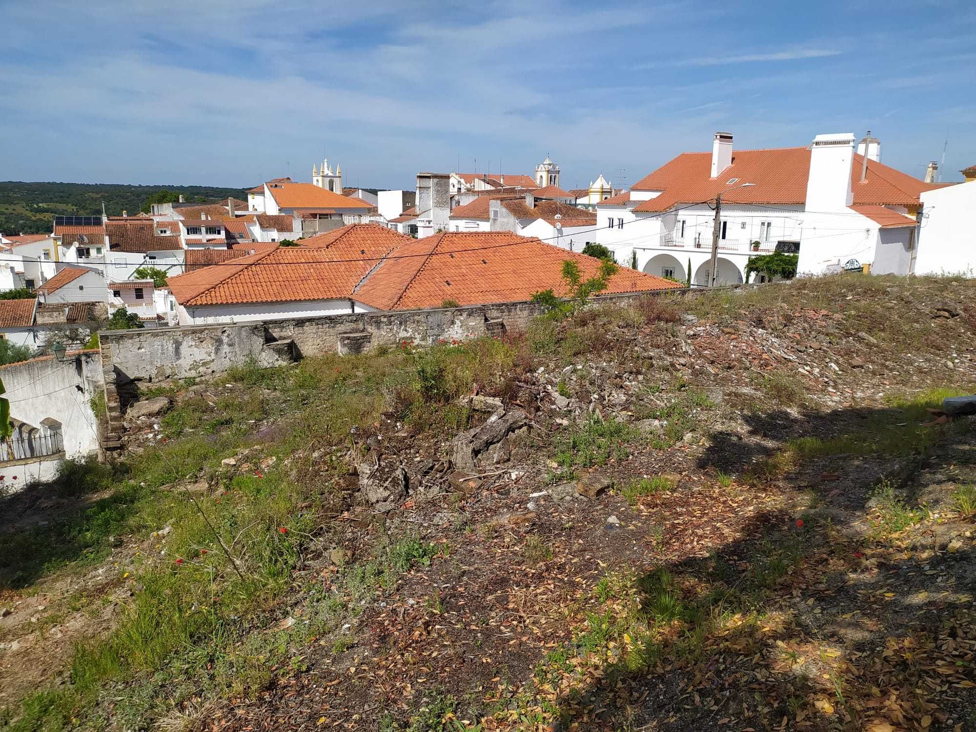 Terreno com potencial em Mora