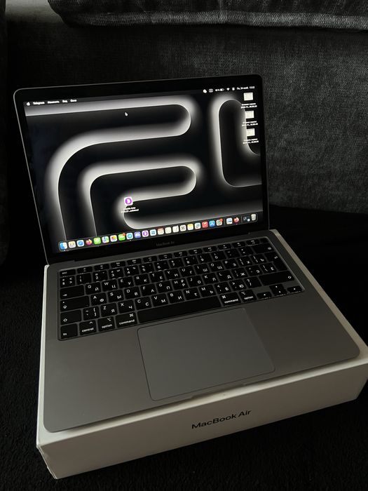 Продам Mac book air 2020