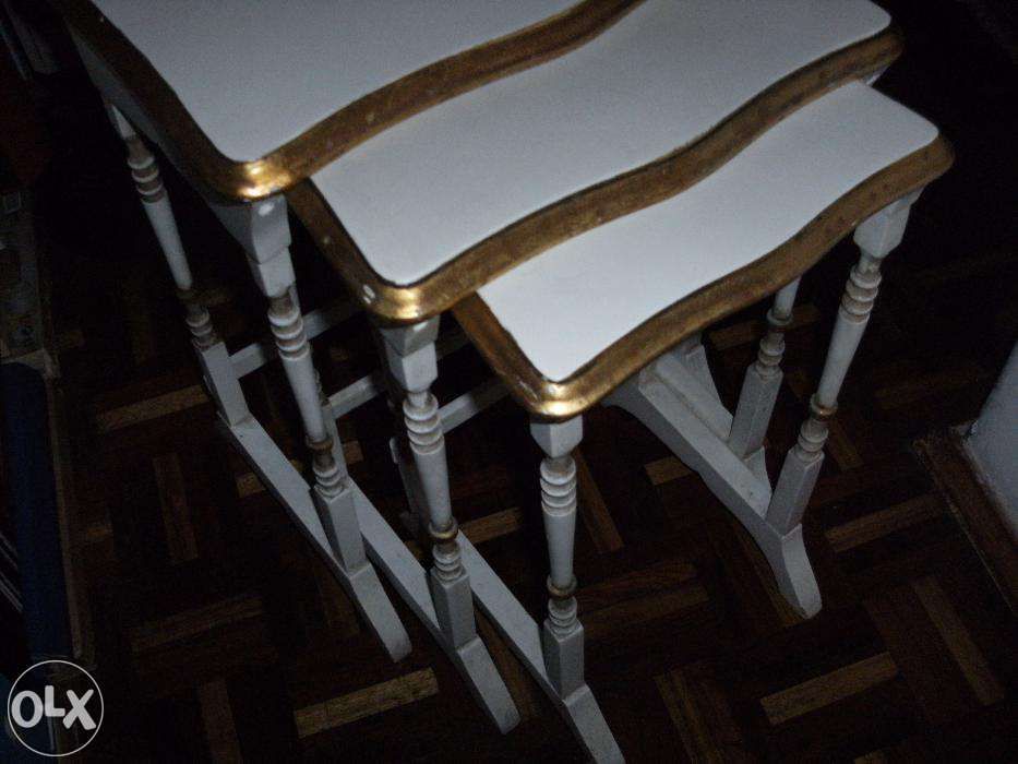 3 mesas de apoio encaixáveis