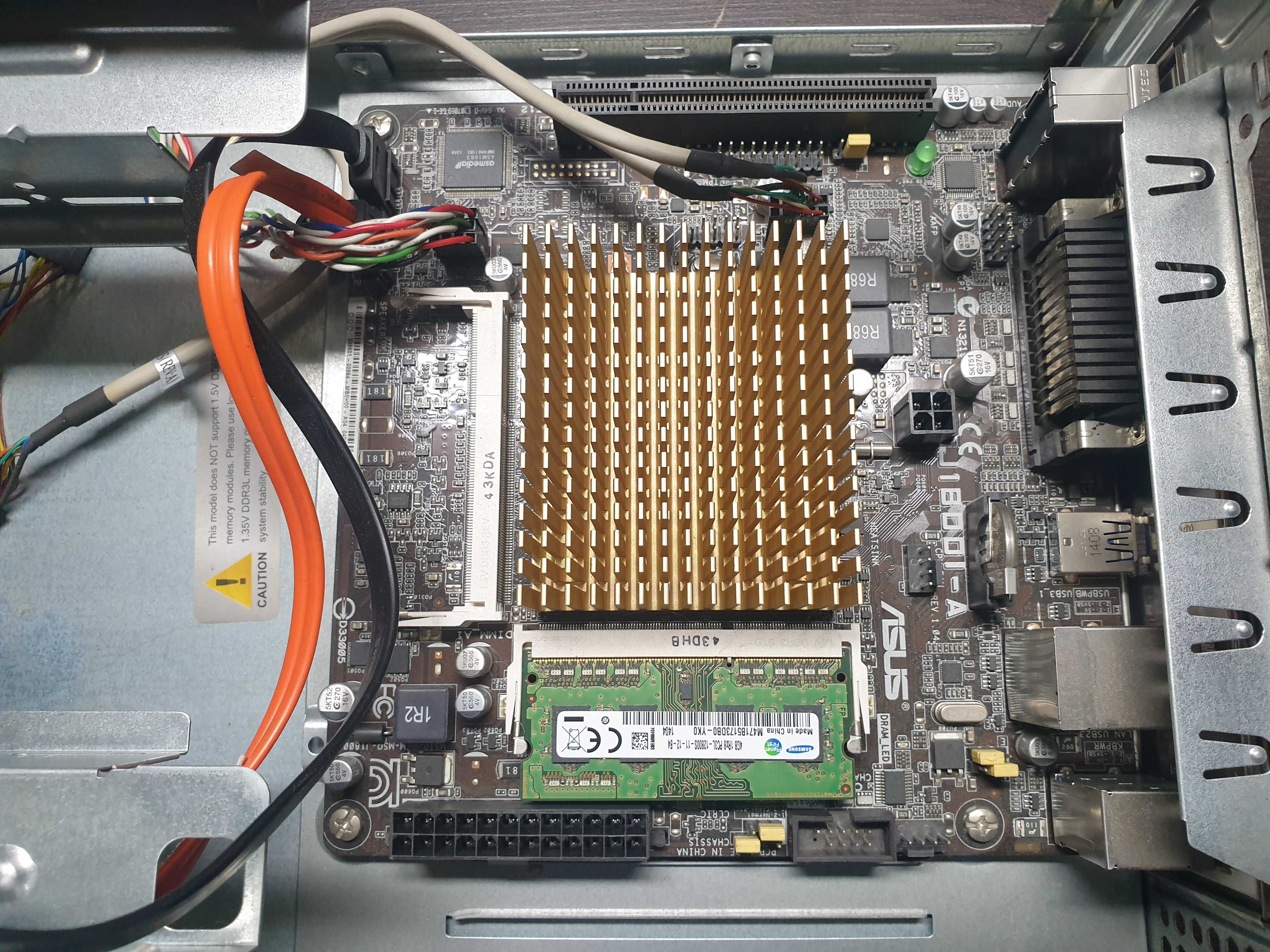 Thermaltake Element Q + Asus J1800IA + 4GB DDR3 (bez zasilacza)