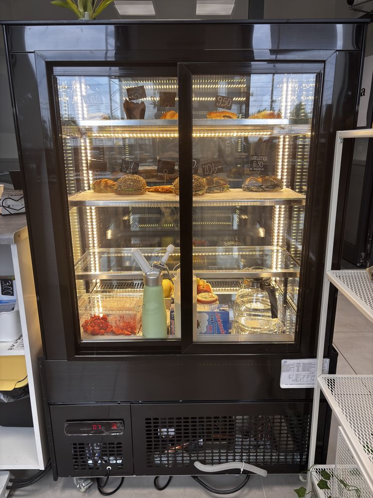 Witryna Ekspozycyjna Chłodnicza Szron DB-900G (rezerwacja)