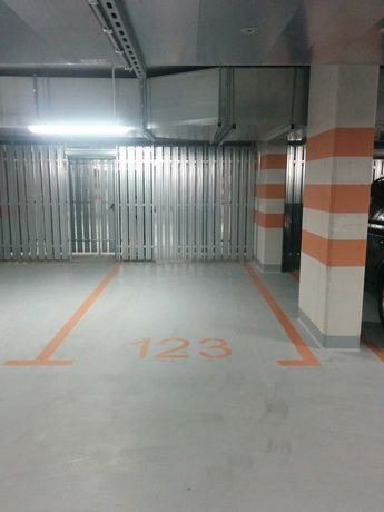Miejsce parkingowe w hali garażowej ŚW. WAWRZYŃCA