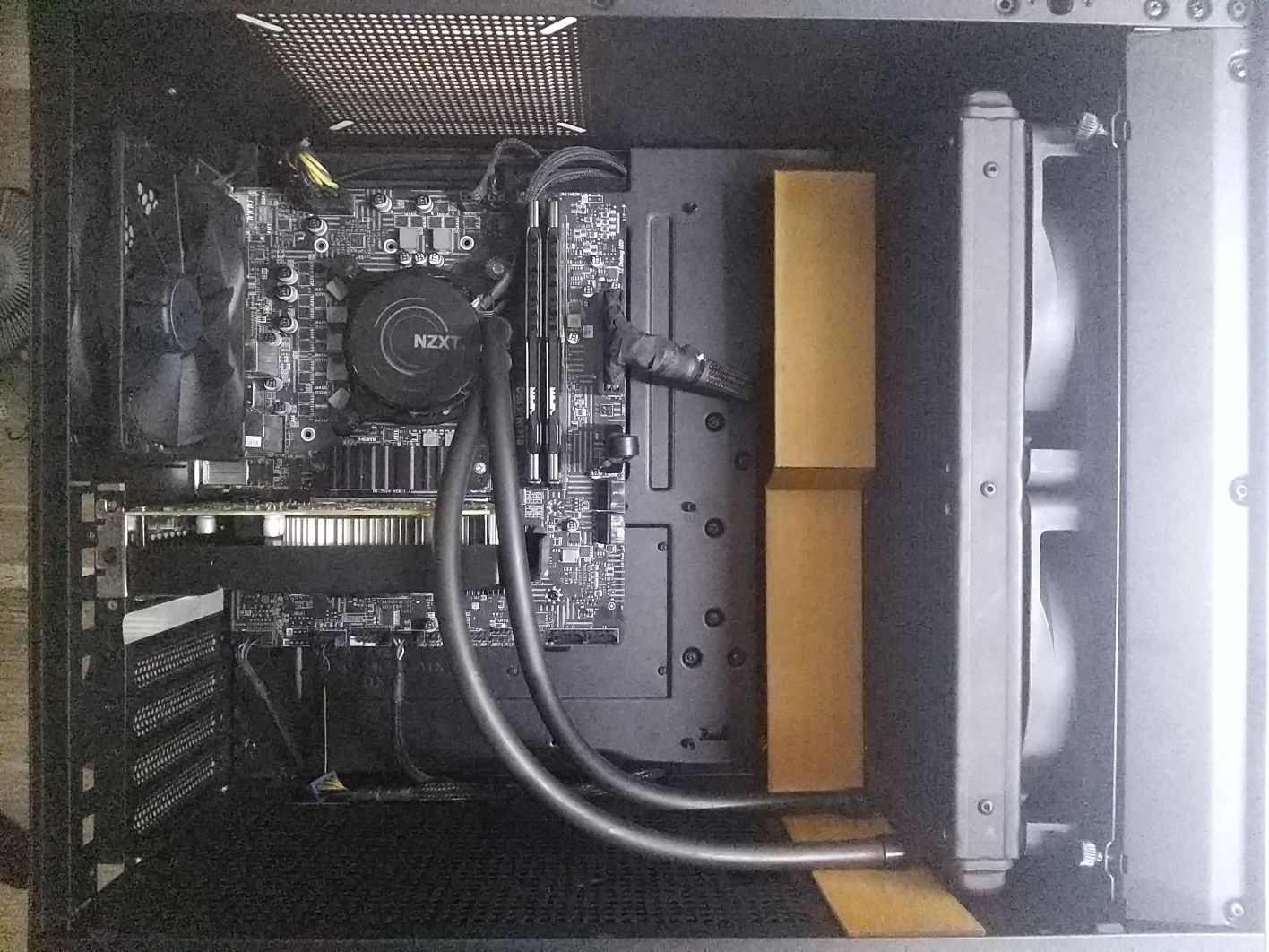B560 i5 10500kf NZXT szybki komputer
