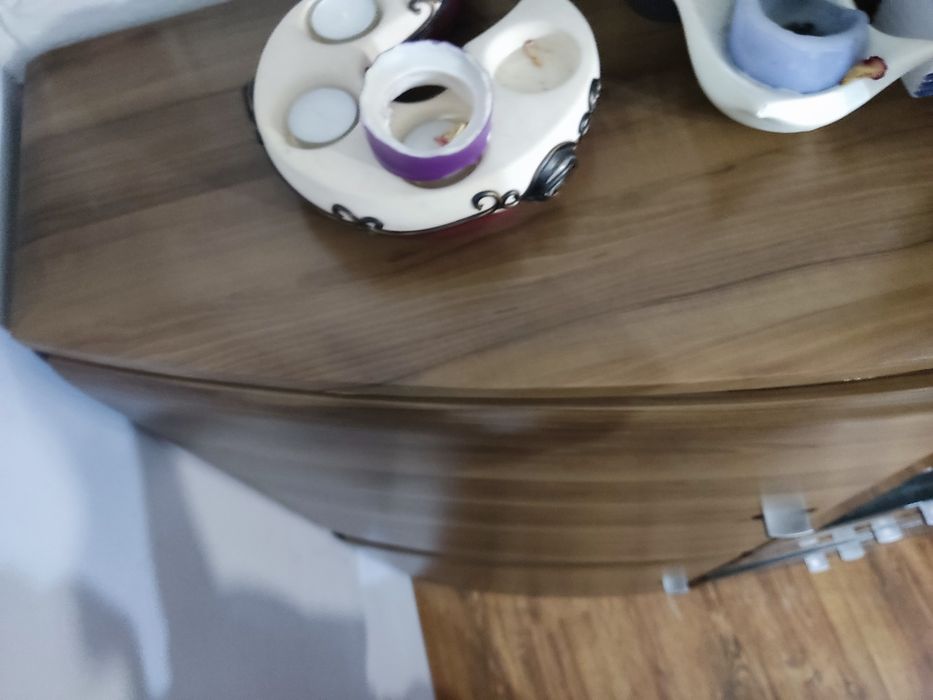 Komoda z witryną i szufladami