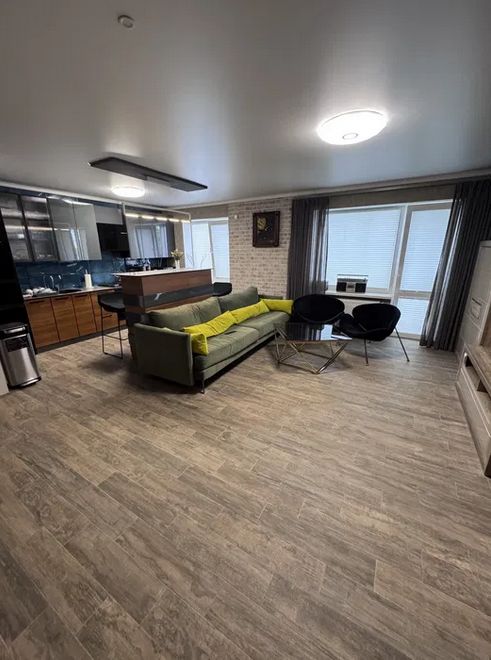 Продаж 3-кімнатної квартири біля Велмарт (Юрія Коваленка)