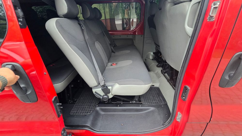 Wynajem samochodów 9 osobowych bus+OPEL VIVARO/RENAULT TRAFIC, passat