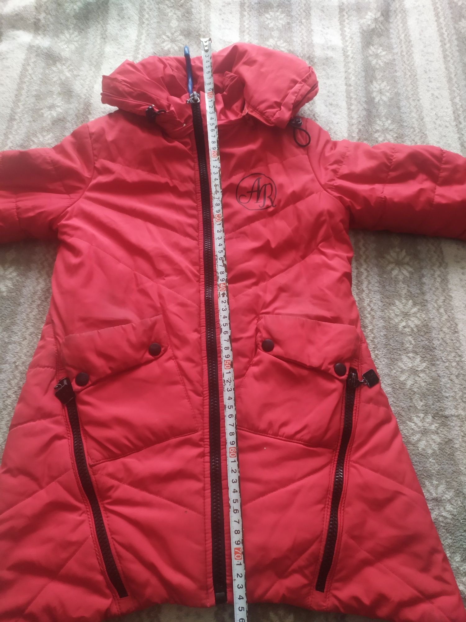 Курточка красная зимняя на девочку размер  34 Модная, теплая