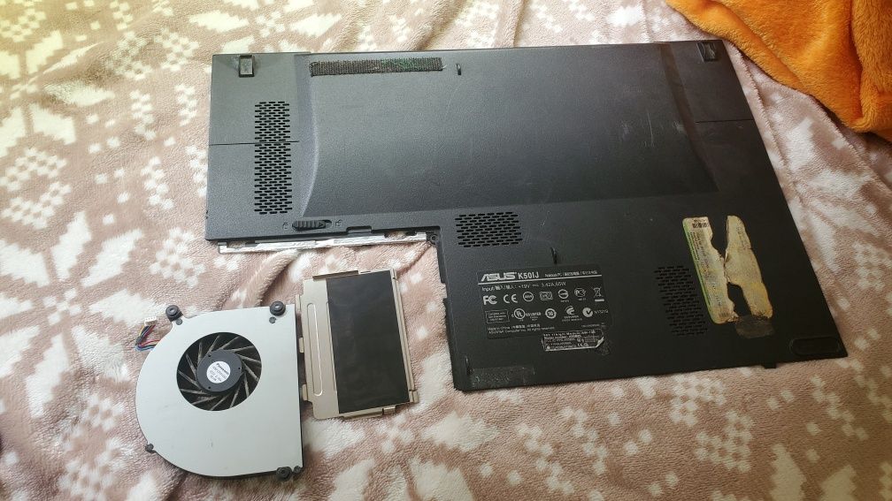 Laptop Asus K50IJ – na części, sprawna matryca, RAM, obudowa