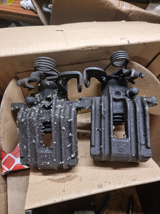 Zaciski hamulcowe tył A4 B6/B7