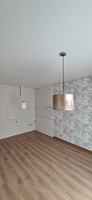 Продам квартиру у  ЖК "Вертикаль" з частковим ремонтом