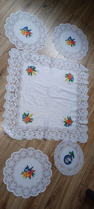 Zestaw obrusy serwetki podkładki bieżnik