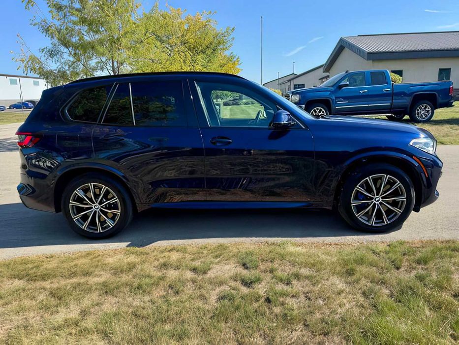 BMW X5 M50i      2021
