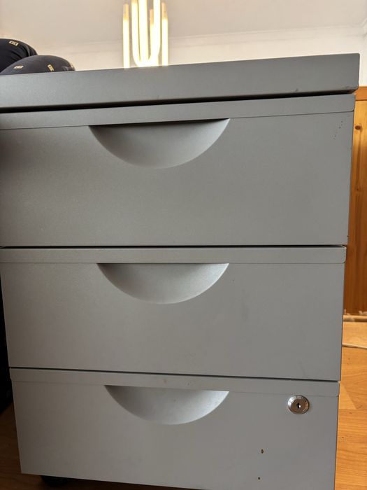 Gaveteiro cinzento rodas – 3 gavetas, com fechadura