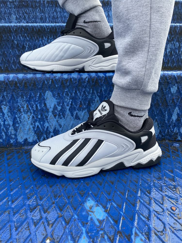 Кросівки Adidas Oztral