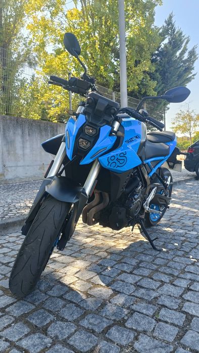 Suzuki GSX-8S.       .