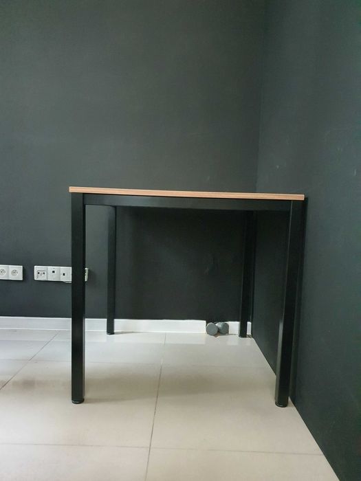 STÓŁ 80x80 z metalowym stelażem