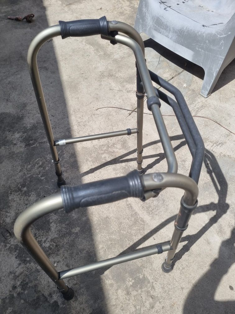 Vendo andarilho em alumínio