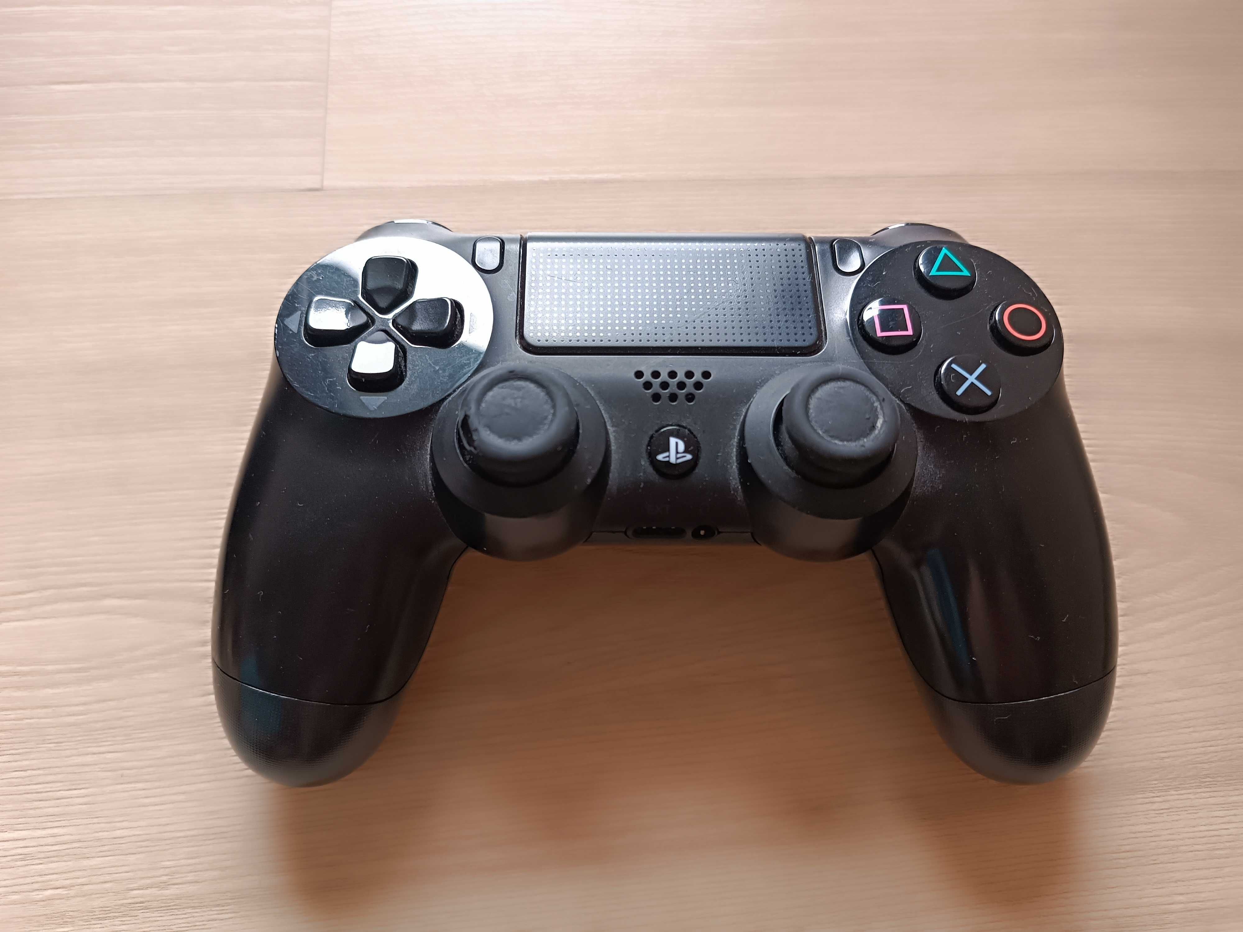 PS 4 Pro 1TB +2 pada i 2gry