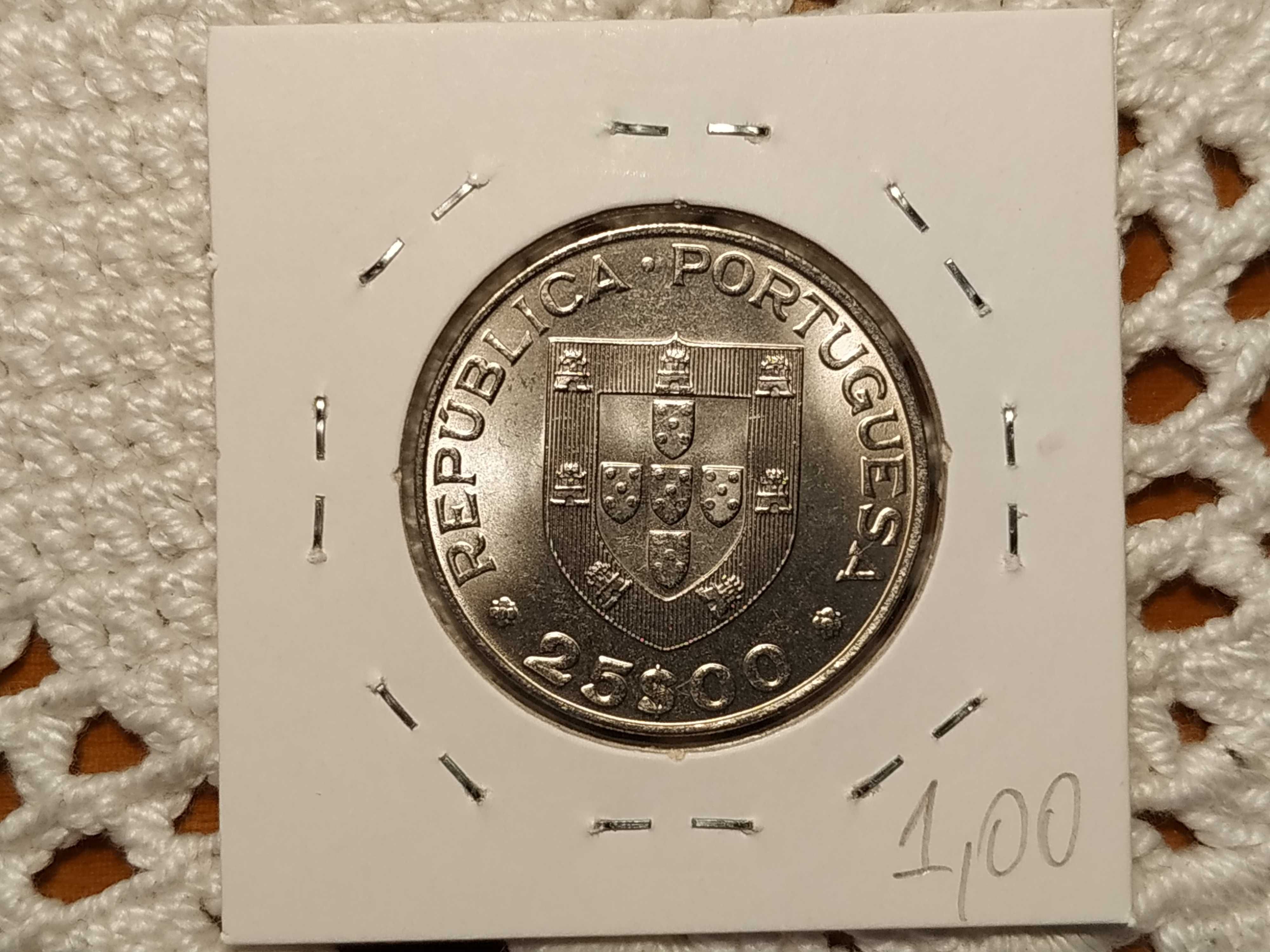 Portugal - moeda de 25 escudos de 1981 Ano int. do Deficiente
