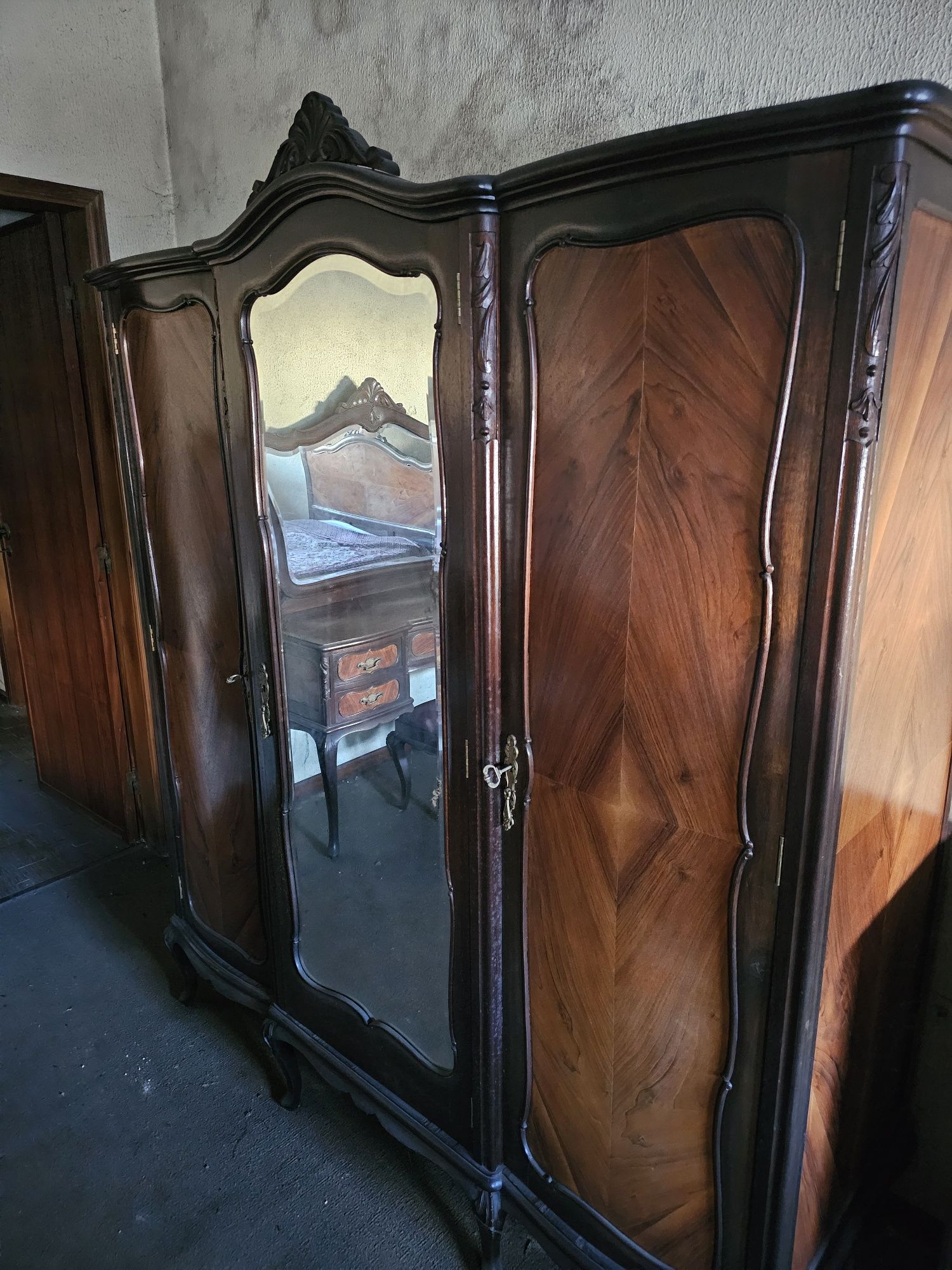 Moveis de quarto estilo século XVIII