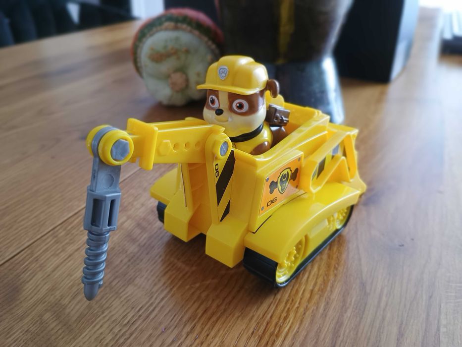 Psi Patrol Figurka Rubble wraz z autkiem