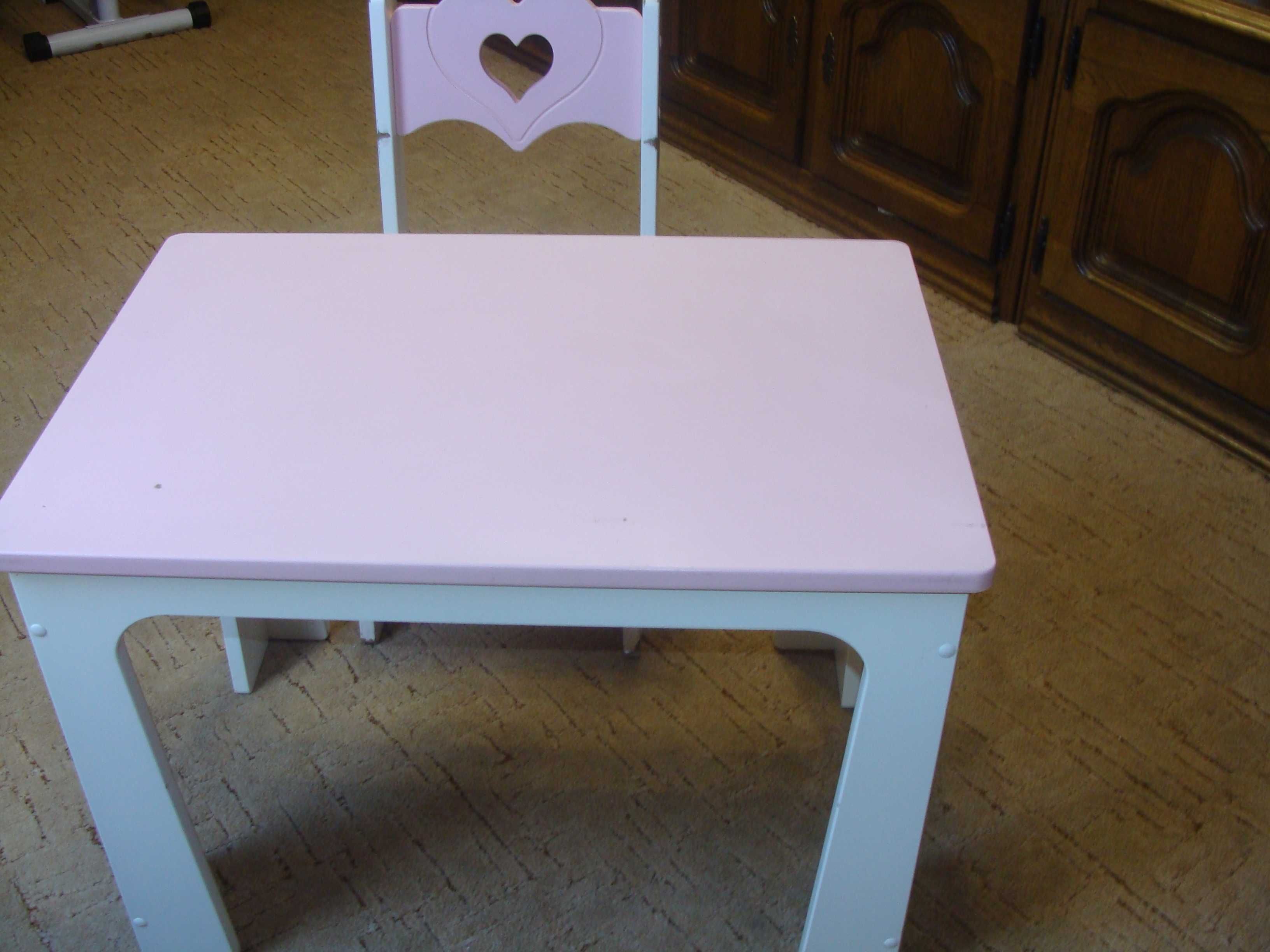 Komplet mebli dla dzieci/Drewniany stolik + krzesełko z sercem