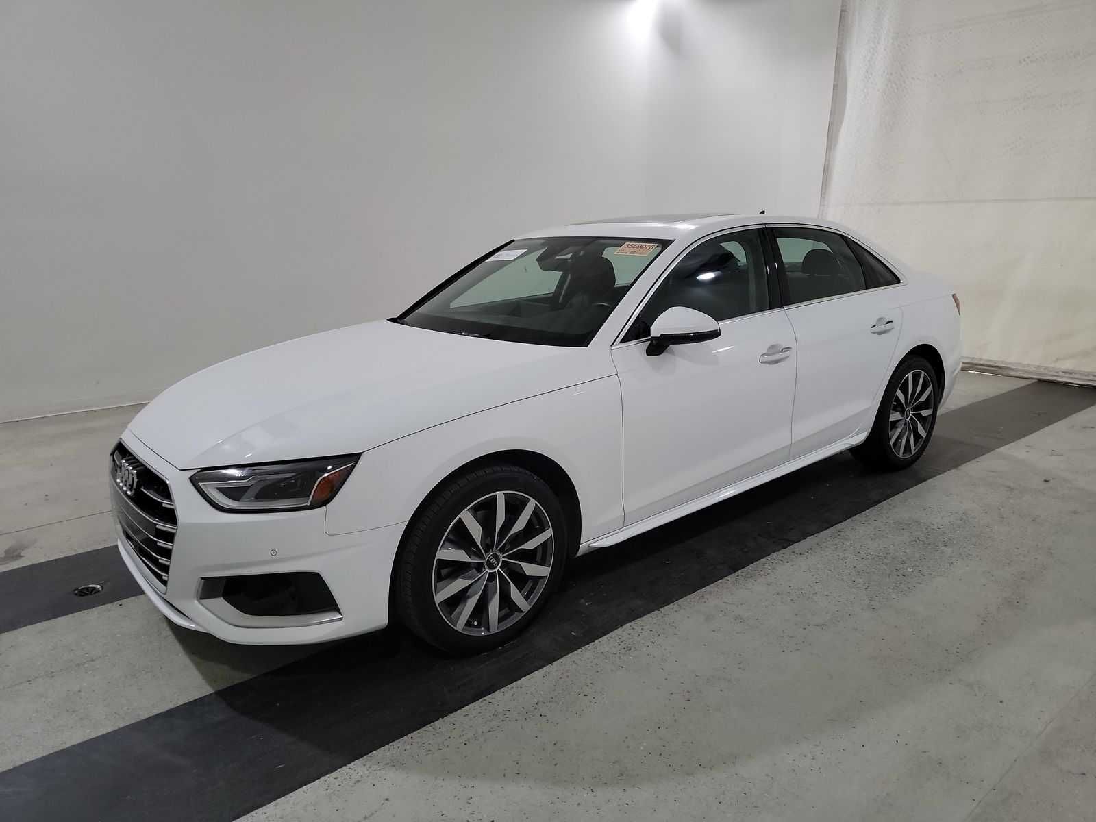 Audi A4 PREMIUM 2022 року