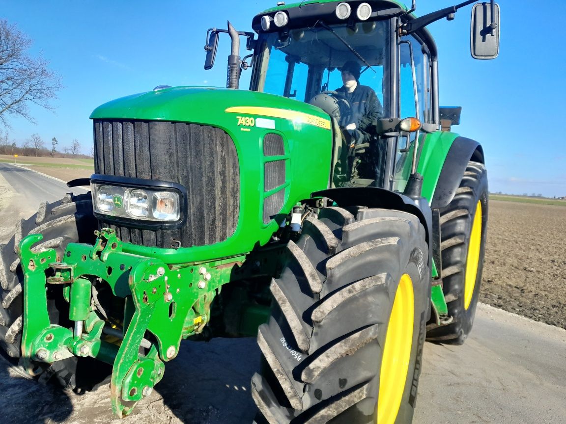 John  Deere  7430