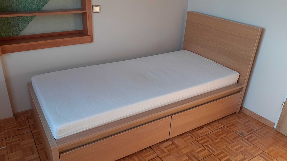 Łóżko z materacem IKEA MALM  jednoosobowe