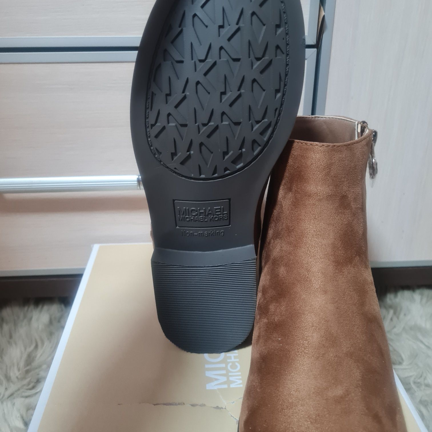 Michael Kors botki brązowe emma Beth r. 37 caramel ze złotym napisem n