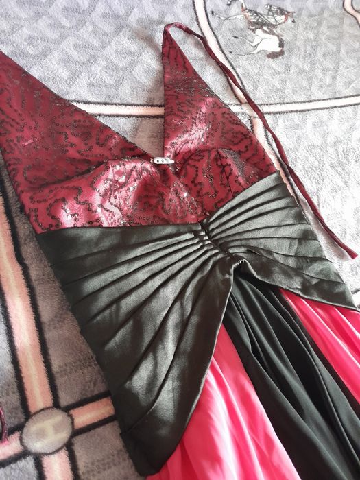 Вартість сукні 300 грн