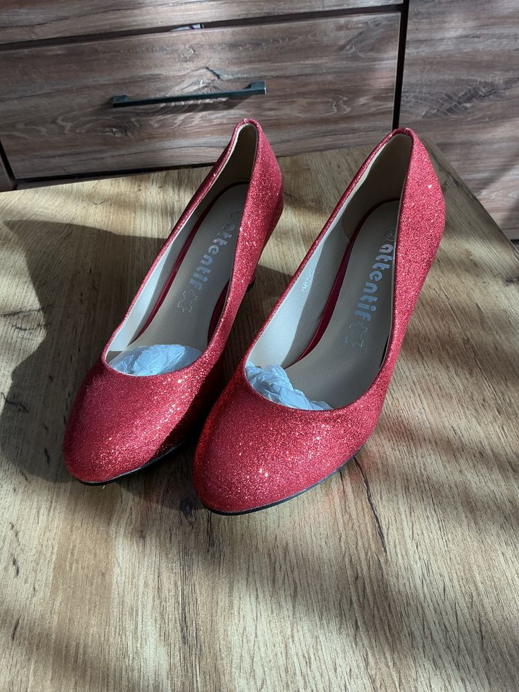 Buty damskie na obcasie czerwone brokat r37