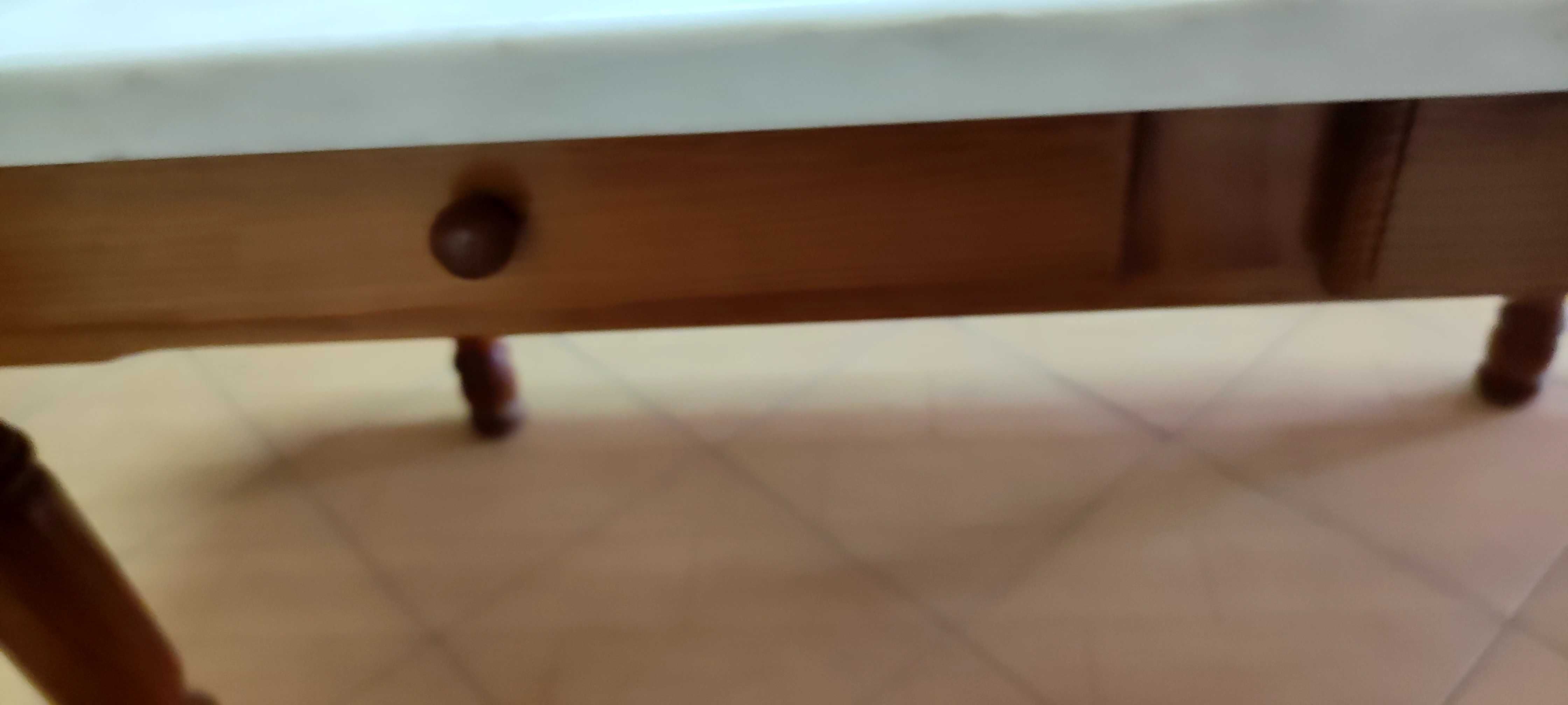 Mesa cozinha com tampo em pedra