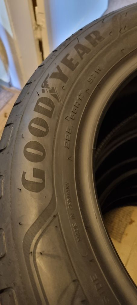 Kpl opon letnich Goodyear 225 55r17demo rok 22