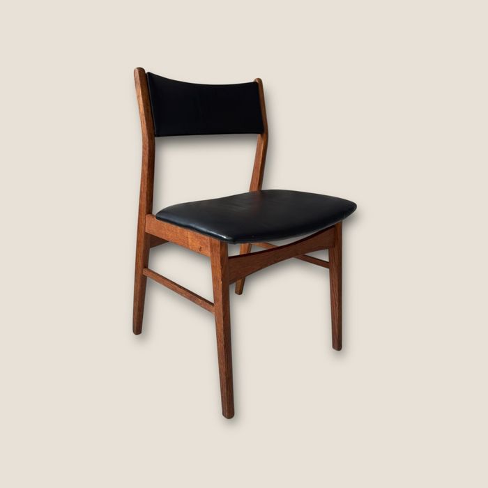 Zestaw 3 różnych, duńskich krzeseł z lat 60. – teak i czarna skóra