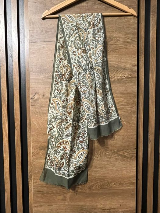 apaszka w odcieniach zieleni ze wzorem