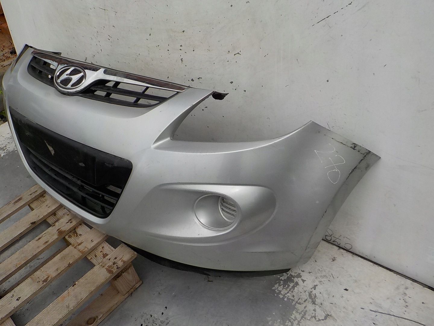 270 HYUNDAI I20 ZDERZAK PRZÓD PRZEDNI