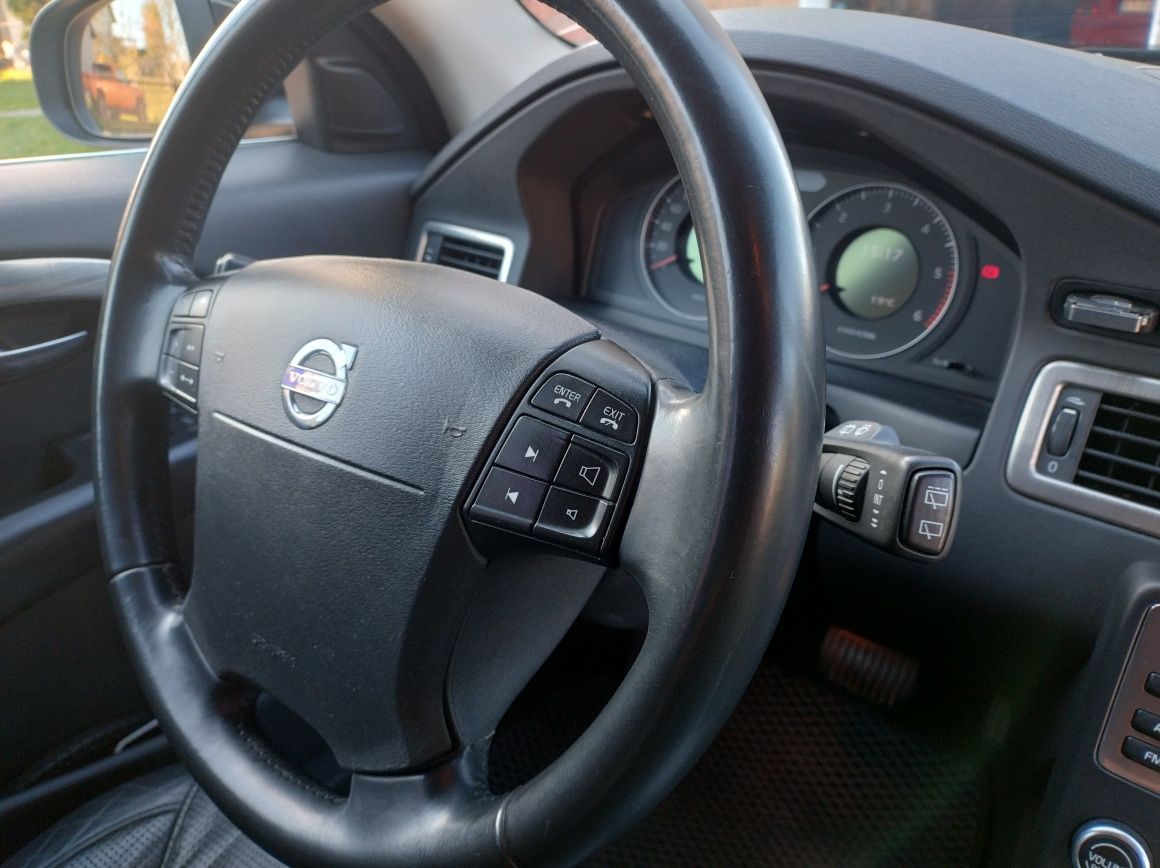 Volvo V70 D5 AWD  , super stan, automat, wentylowane skóry.