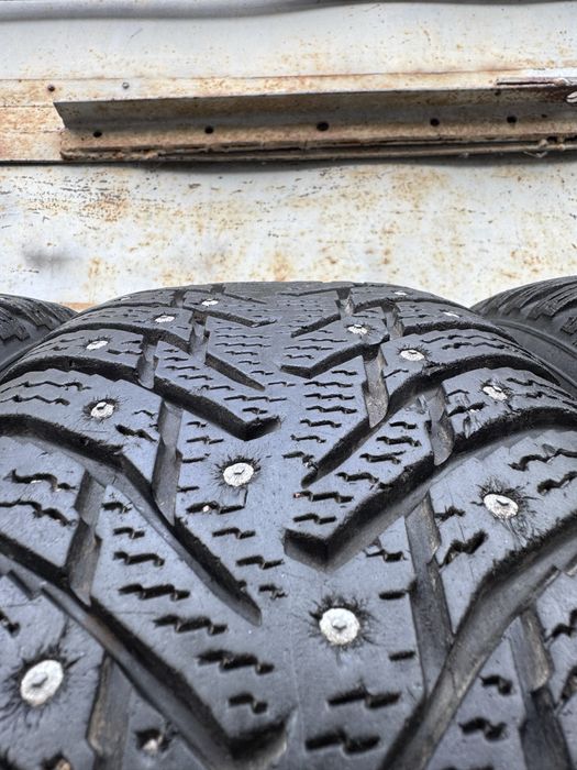 175/65 r14 Nokian Hakkapeliitta 8 зима шип (6+ мм.) конец 2017 года