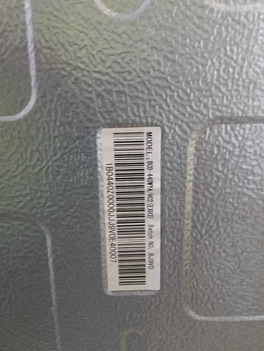 Frigorífico HISENSE RQ562N4GW1 cinza-branco (9 anos, com avaria)