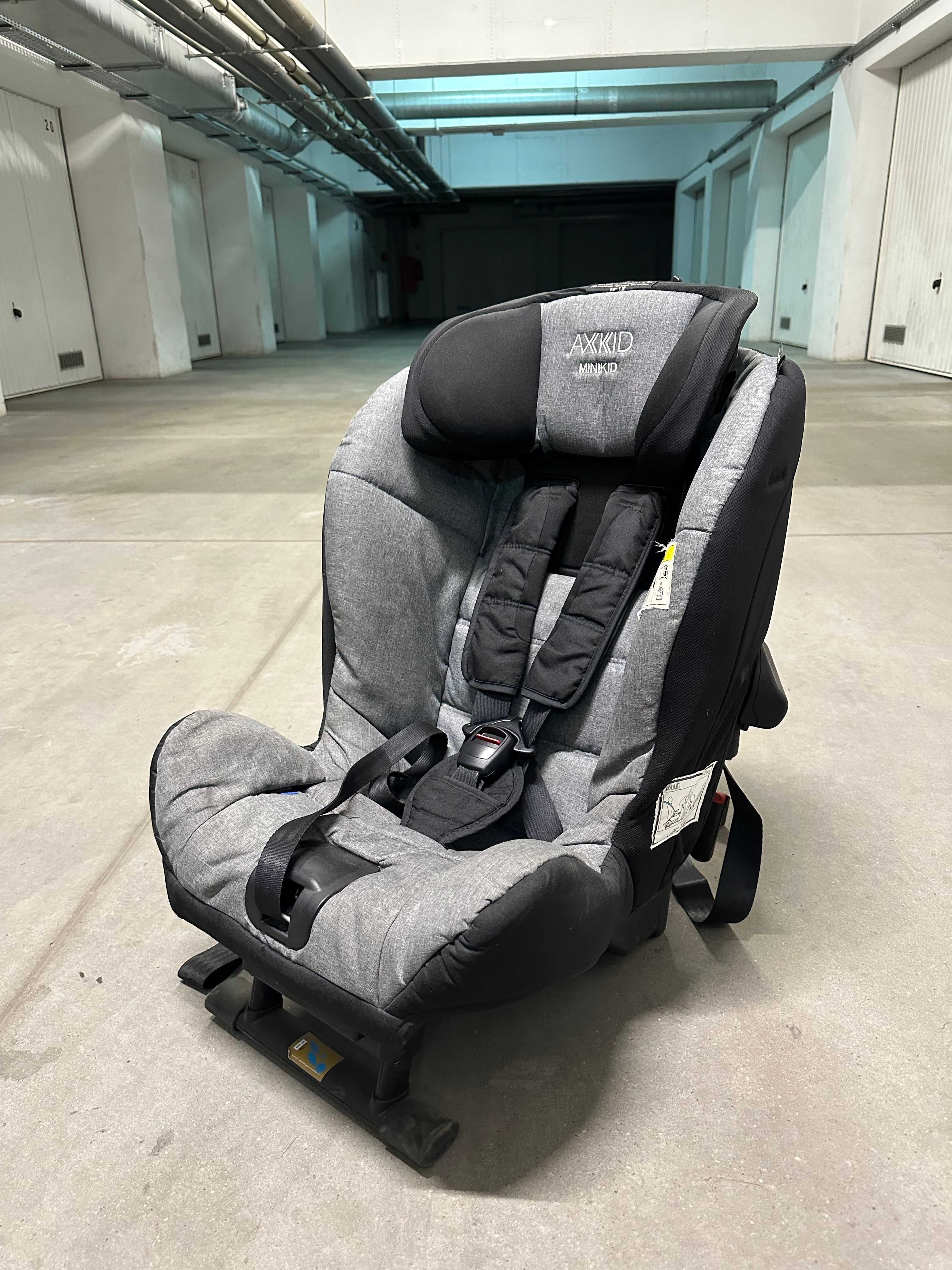 Fotelik samochodowy Axkid Minikid 9-25 kg + mata ochronna gratis