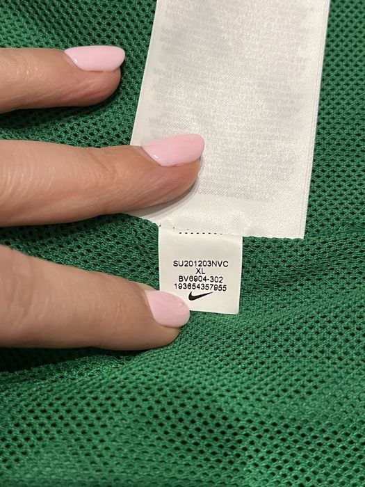 Zielona kurtka wiatrówka Nike
