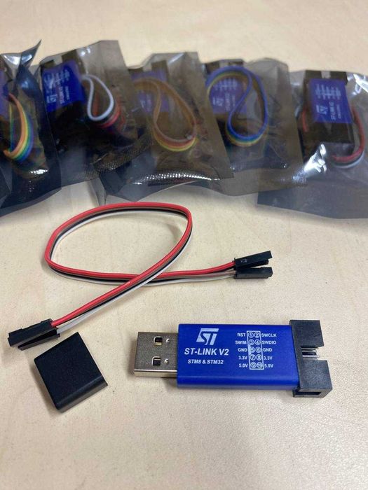 ST-LINK V2 программатор отладчик для микроконтроллеров. Есть количетво