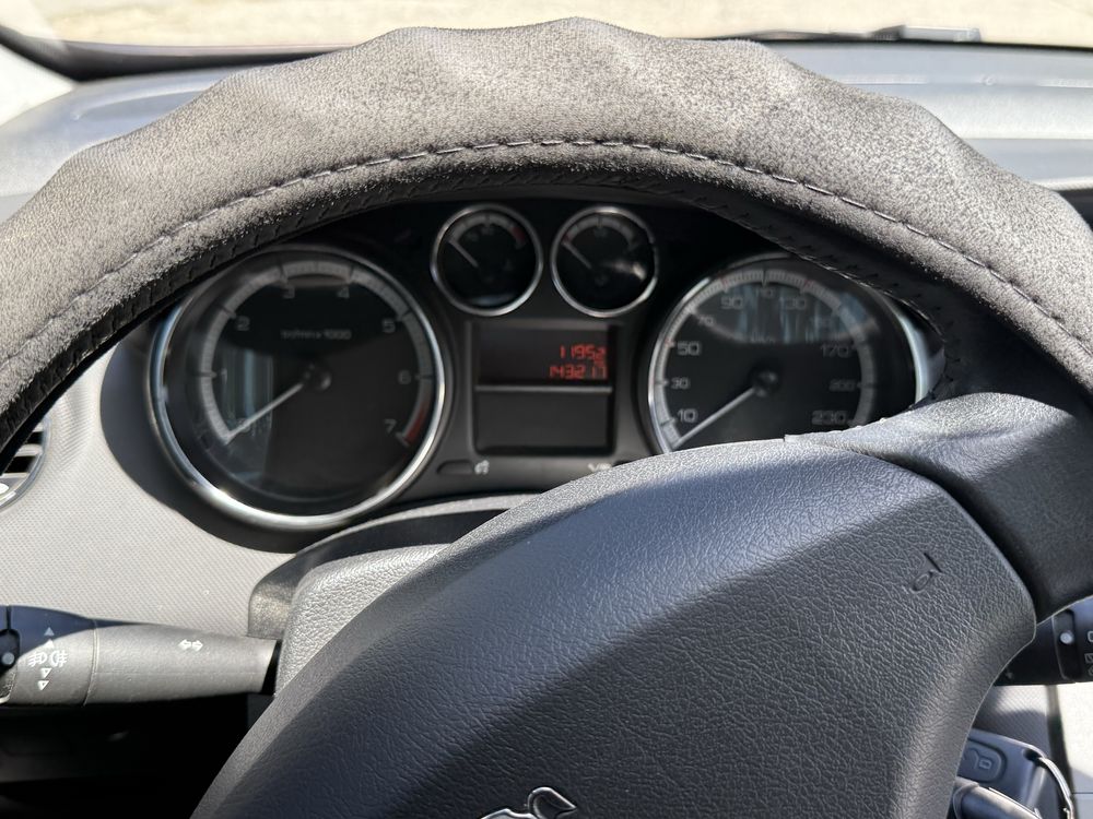 Продам свое авто Peugeot 308