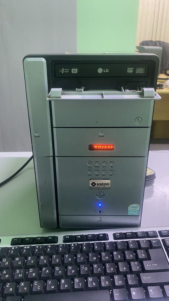 Монитор Samsung SyncMaster 710n, системный блок Celeron 213 ГГц