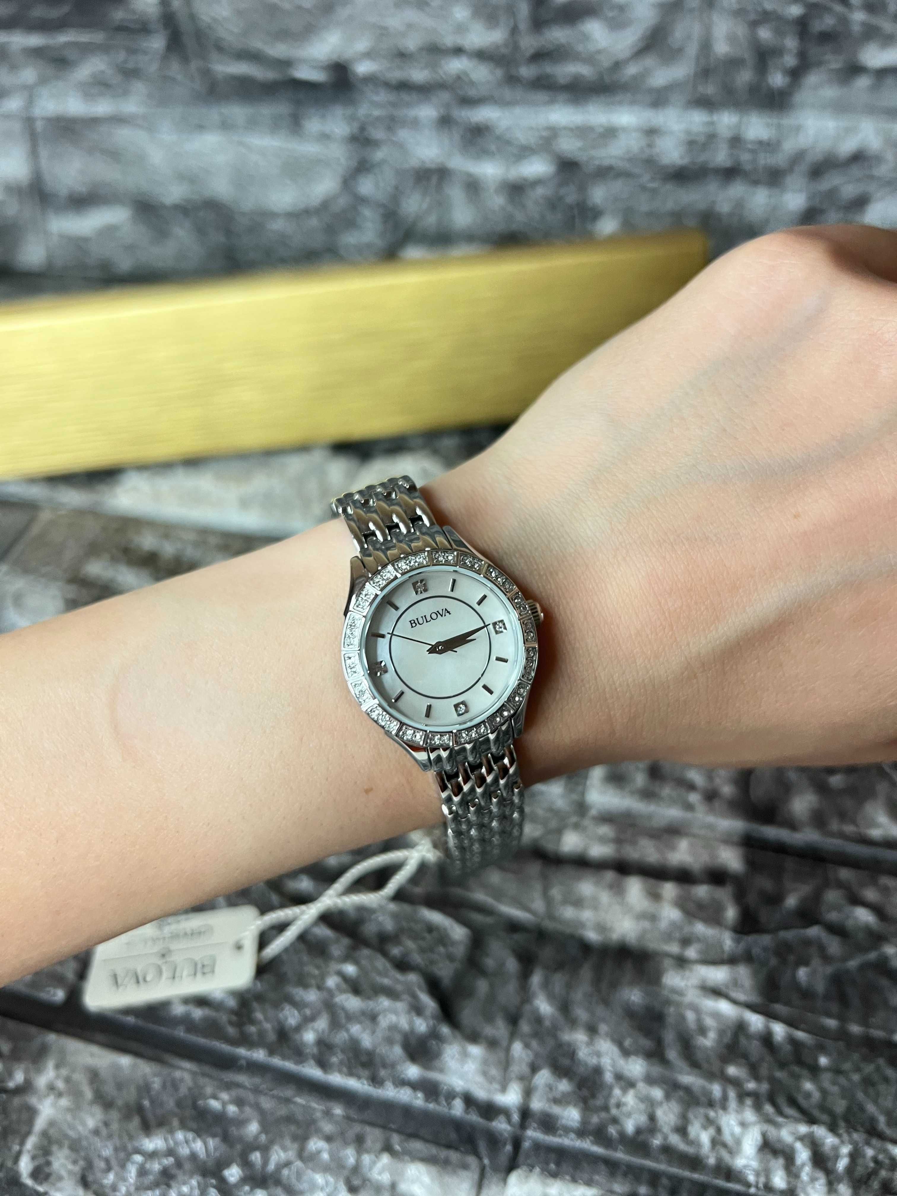 Жіночий годинник Bulova кварцевий стильний подарунок