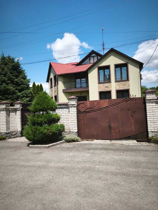 Знижена ціна на продаж дому з сауной та басейном біля Епіцентру.