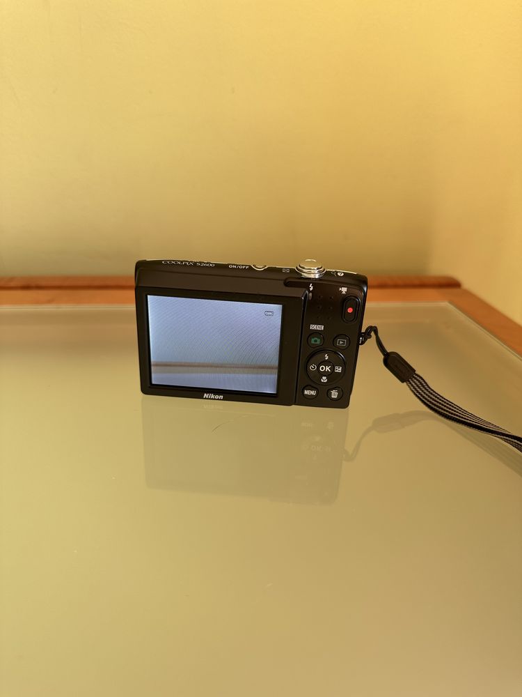 Nikon Coolpix S2600 Vermelha