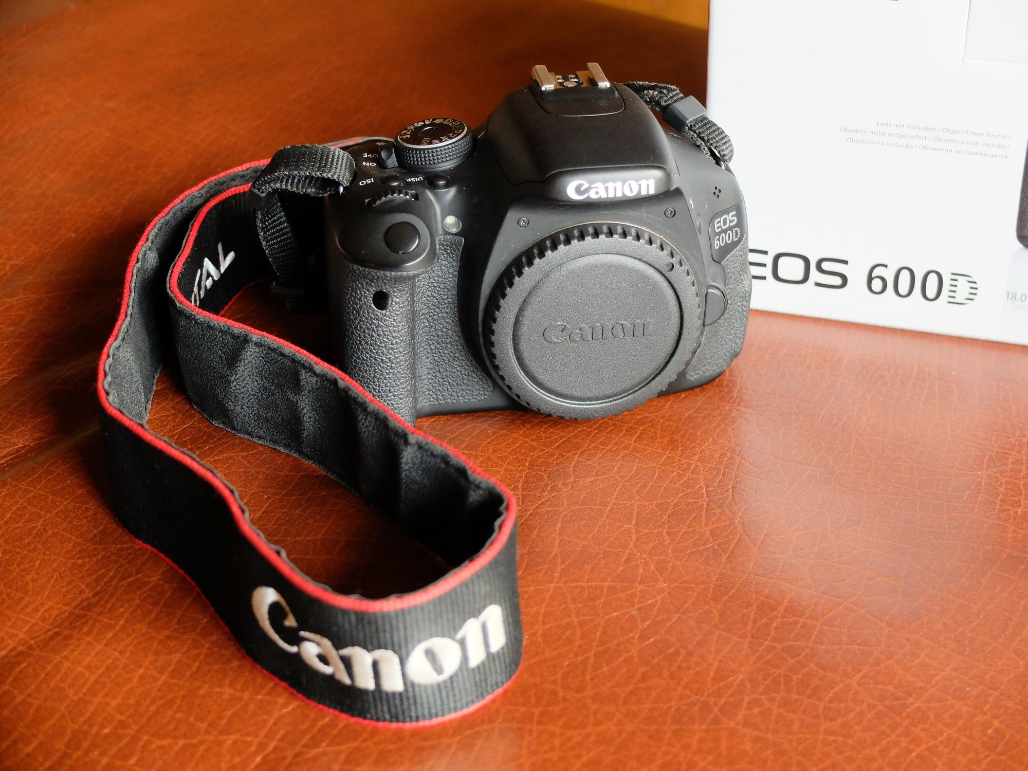 Canon 600D + Canon 18-200mm + canon 50mm + acessórios